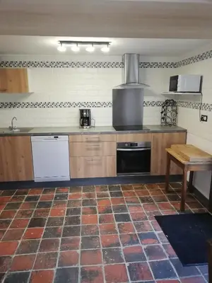 Cuisine ou kitchenette dans l'établissement maison des trois rivières