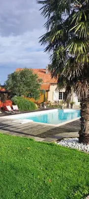 Piscine de l'établissement Entre terre et baie à 15 mn du Mont-Saint-Michel ou située à proximité