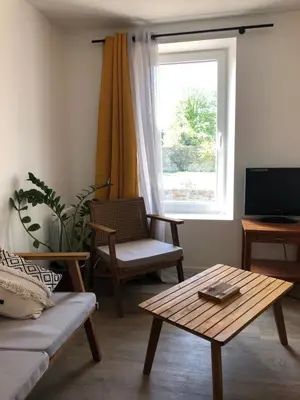 Télévision ou salle de divertissement dans l'établissement Sauge et Romarin