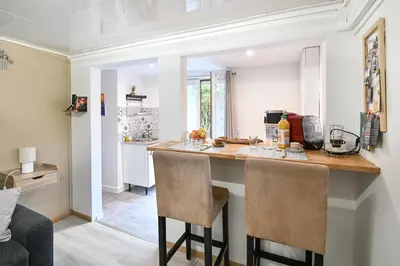 Cuisine ou kitchenette dans l'établissement La P'tite Escapade - à 25 min de Caen