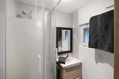 Salle de bains dans l'établissement La P'tite Escapade - à 25 min de Caen