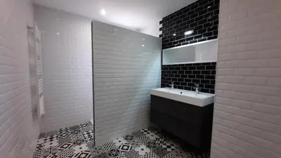 Salle de bains dans l'établissement Pavillon individuel plain-pied avec terrasse et parking