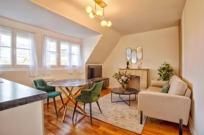 Coin salon dans l'établissement La cabane moderne, parking gratuit au centre de Falaise - SAS Larès