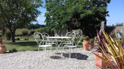 Jardin de l'établissement GITE PAMPHILIENNE VUE MONT SAINT MICHEL et CAMPAGNE NORMANDE