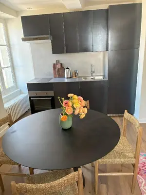Cuisine ou kitchenette dans l'établissement Les Chanoines Bayeux Cathédrale