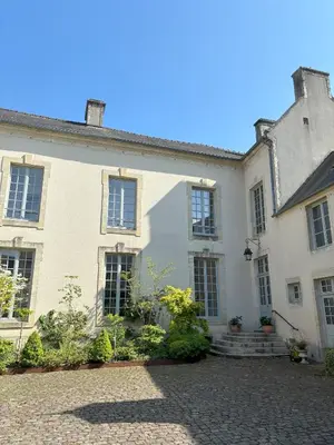 Jardin de l'établissement Les Chanoines Bayeux Cathédrale