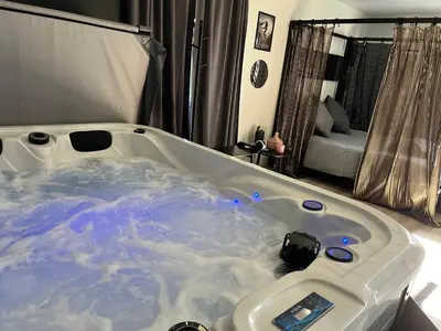 Un ou plusieurs lits dans un hébergement de l'établissement Love Spa Normandie