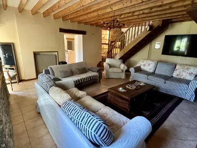 Coin salon dans l'établissement La Clef Decamp Chevaux d'Asie 22 pers jacuzzi billard baby foot