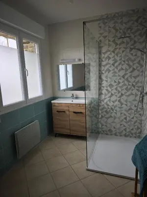 Salle de bains dans l'établissement Le St Germin'ay