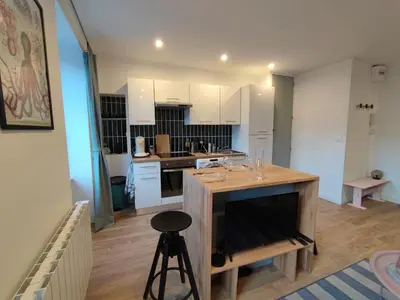 Cuisine ou kitchenette dans l'établissement Marine 2