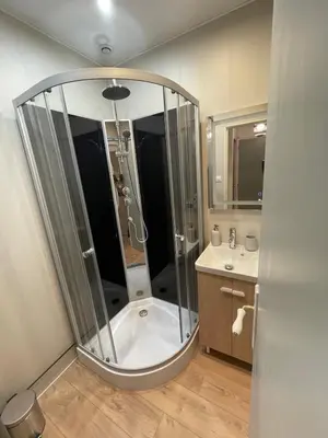 Salle de bains dans l'établissement Marine 1