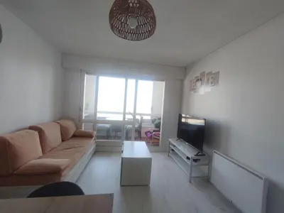 Télévision ou salle de divertissement dans l'établissement Appartement vue sur mer & le port de Courseulles-sur-Mer