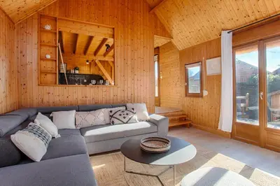 Coin salon dans l'établissement Chalet cosy - Proche mer