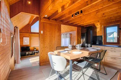 Télévision ou salle de divertissement dans l'établissement Chalet cosy - Proche mer
