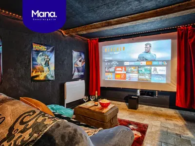Télévision ou salle de divertissement dans l'établissement Cinéma Room - Salle vidéo projecteur - Netflix