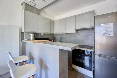 Cuisine ou kitchenette dans l'établissement L'Ancre Bleue - Duplex à 10min de la plage