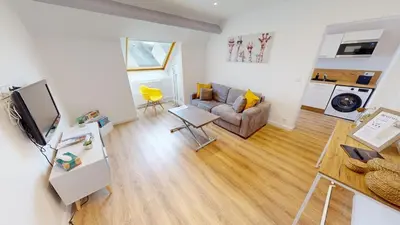 Télévision ou salle de divertissement dans l'établissement Chez Hortense - 5 mins à pied du centre-ville - place de stationnement