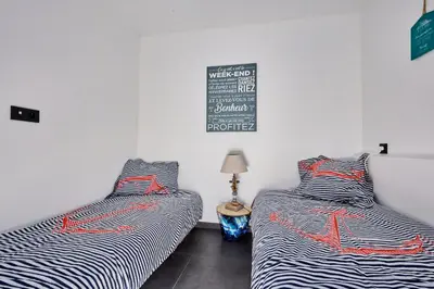 Un ou plusieurs lits dans un hébergement de l'établissement La Bouteille à la Mer-Maison darchitecte jacuzzi
