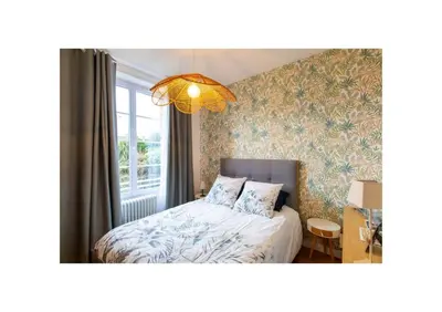 Un ou plusieurs lits dans un hébergement de l'établissement Chez Fabienne et Olivier, chambre privative avec SDB et WC, Avranches Baie du Mont Saint Michel