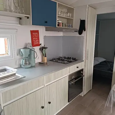 Cuisine ou kitchenette dans l'établissement Les Ch'tis Normands !