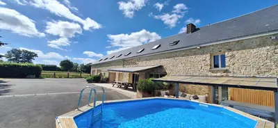 Piscine de l'établissement Gîte Le petit pied du bois ou située à proximité