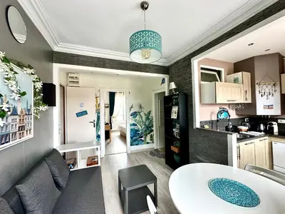Cuisine ou kitchenette dans l'établissement joli T2 situé dans le coeur de Cabourg