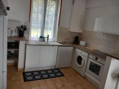 Cuisine ou kitchenette dans l'établissement Domaine du hanovre Comfortable holiday residence