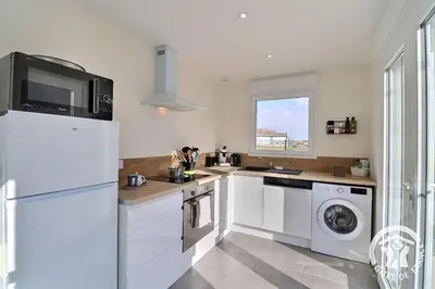 Cuisine ou kitchenette dans l'établissement Manoky