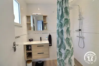 Salle de bains dans l'établissement Manoky