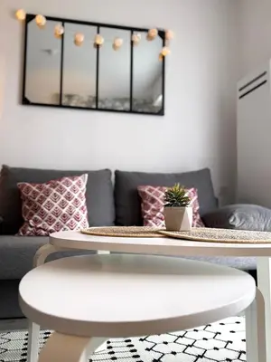 Coin salon dans l'établissement Le Petit Cabourg plage - vue mer