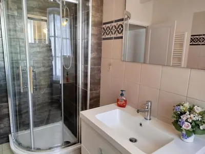 Salle de bains dans l'établissement Gite Les Hirondelles en Baie du Mont St Michel