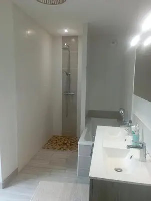 Salle de bains dans l'établissement Chambre chez l'habitant