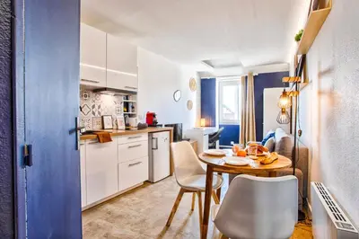 Cuisine ou kitchenette dans l'établissement Le Tilleul - Centre ville - Parking privé - Wifi