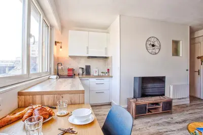 Cuisine ou kitchenette dans l'établissement Le Nid - Hypercentre - Vue sur le Château