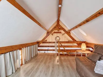 Coin salon dans l'établissement Chalet lumineux avec grand jardin et parking privé à Merville-Franceville-Plage - FR-1-788-55