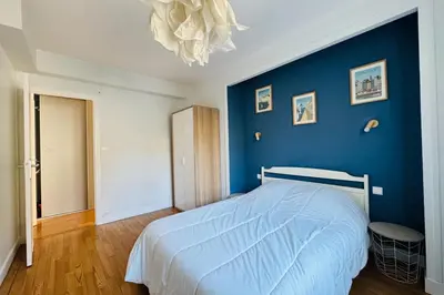 Un ou plusieurs lits dans un hébergement de l'établissement 5-room apartment in the heart of the city center