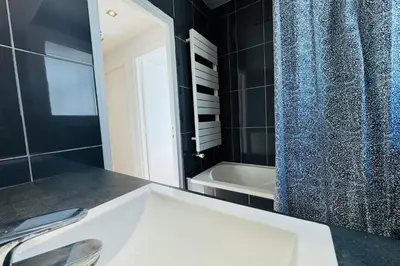 Salle de bains dans l'établissement 5-room apartment in the heart of the city center