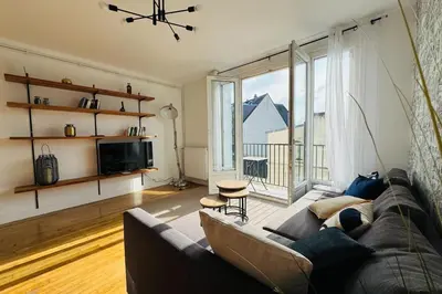 Télévision ou salle de divertissement dans l'établissement 5-room apartment in the heart of the city center