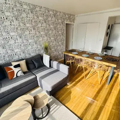 5-room apartment in the heart of the city center