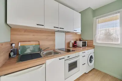 Cuisine ou kitchenette dans l'établissement Le Studio Saint Michel - Proche Plage