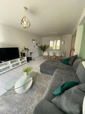 Télévision ou salle de divertissement dans l'établissement Maison 100m2 avec jardin aux portes de Caen