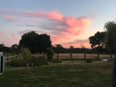 Lever ou coucher de soleil vu de la maison de vacances ou à proximité