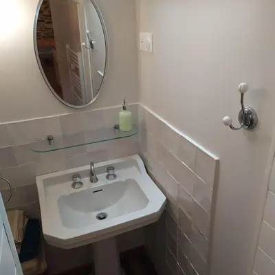 Salle de bains dans l'établissement STUDIO HORTENSIA à 2 pas du port - Confortable, classé 2 étoiles