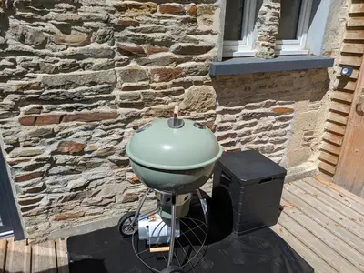 Barbecue disponible mis à disposition des clients de la maison de vacances