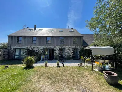 Jardin de l'établissement Chambre familiale Jersey dans une maison, au calme sur le GR223