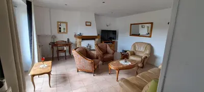 Télévision ou salle de divertissement dans l'établissement Le relais de Noron
