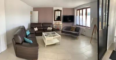 Coin salon dans l'établissement maison entre campagne et mer 10 personnes