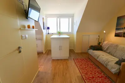 Télévision ou salle de divertissement dans l'établissement Cozy apartment with exceptional sea view - CANCALE