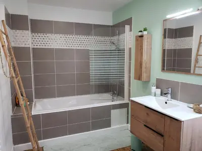 Salle de bains dans l'établissement Maison de charme avec terrasse