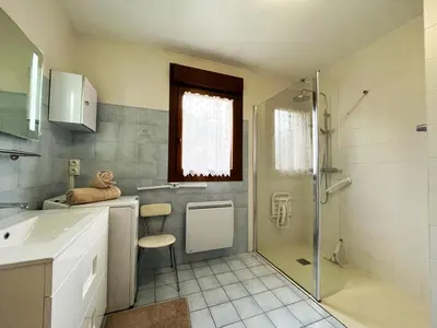 Salle de bains dans l'établissement L'Escale - Family home